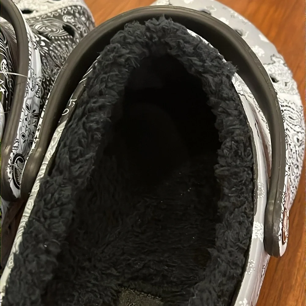 Crocs Baya Lined Printed Bandanna Clog Shoes Sandals new black grey Mens Size 13